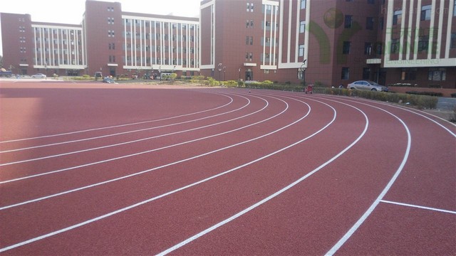 塑膠跑道與塑膠球場施工常見問題解答？